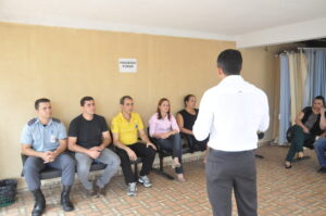 Presidente Fábio Queiroz em atendimento aos servidores de Taquaral