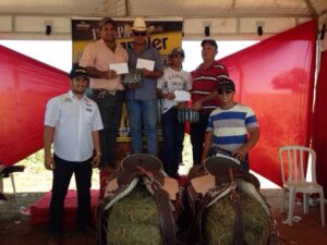      Renato Cândido (segundo à esquerda) é oficial de Justiça do TJGO 