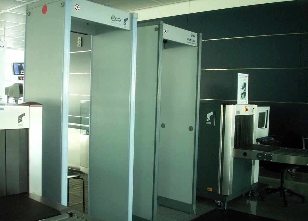 Segundo informações do jornal O Popular, comarcas goianas receberão detectores de metais a partir do dia 1º de setembro