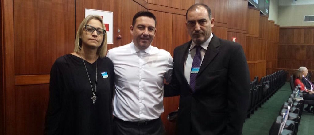 Fabrício Duarte (à direita) e Mara Cristina representam o SINDJUSTIÇA em articulação institucional com o deputado José Vitti