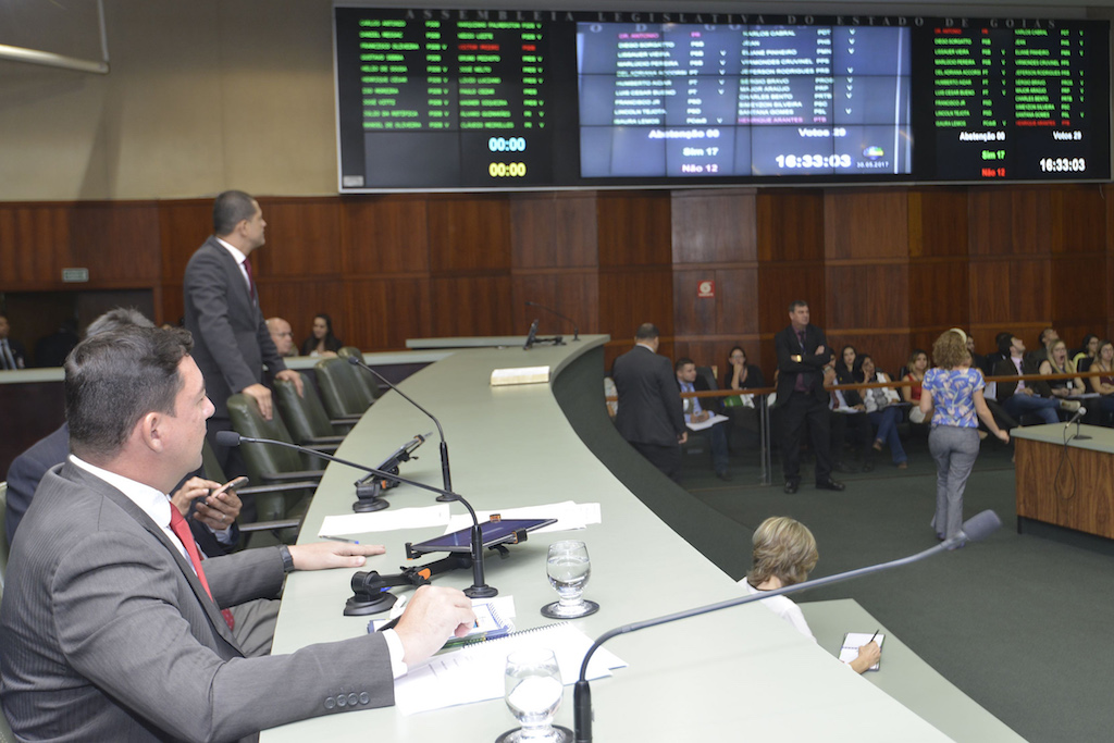 Painel eletrônico da Alego mostra o resultado da votação do veto à data-base. Foto: Denise Xavier