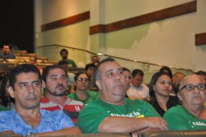 Cerca de 110 servidores participaram da Assembleia Geral Extradordinária