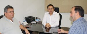 Fábio Queiroz e Fabrício Duarte recepcionaram Márcio Gleyson na sede do SINDJUSTIÇA