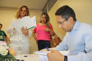 Delegada sindical Marina de Fátima intermediou assinatura de 17 novos convênios em Itumbiara