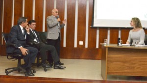 Deputados Nédio Leite (PSDB), José Vitti (PSDB) e o presidente Hélio de Sousa (DEM), durante evento | Foto: Carlos Costa