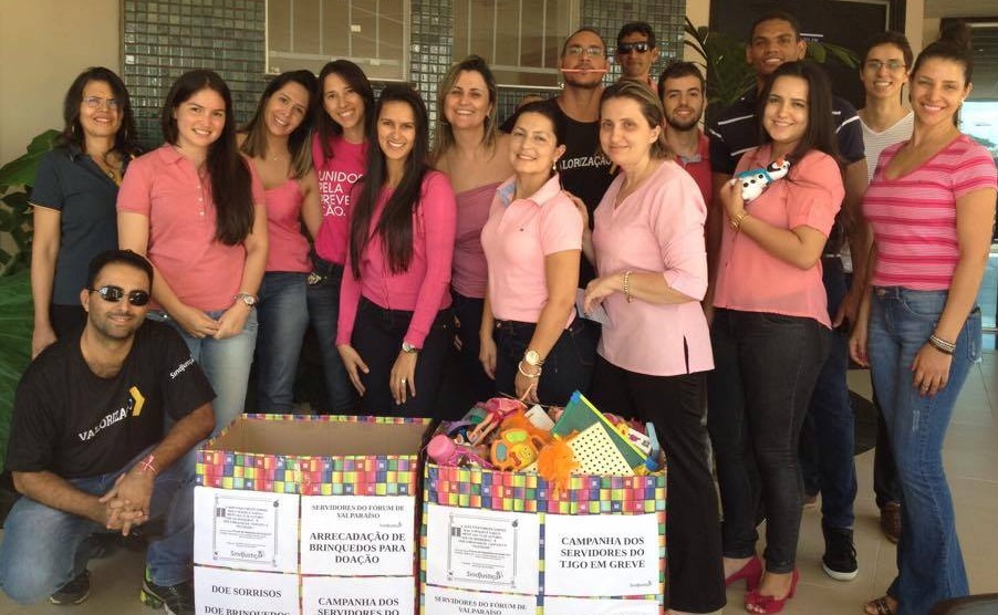 Servidores da comarca de Valparaíso de Goiás arrecadam brinquedos para crianças da cidade