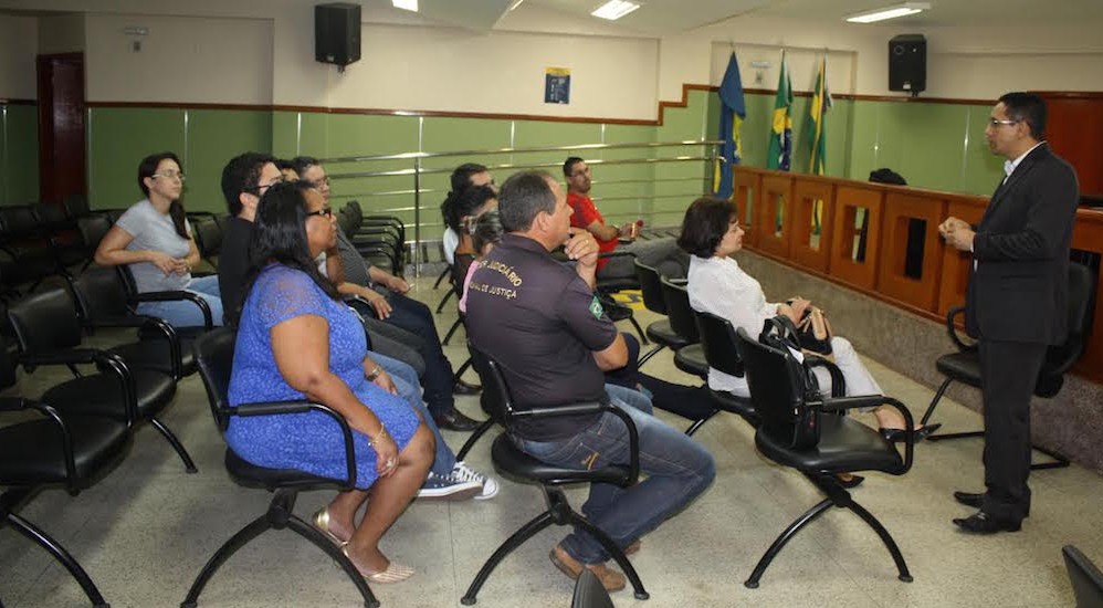Reunião no fórum de Jaraguá foi conduzida pelo presidente Fábio Queiroz
